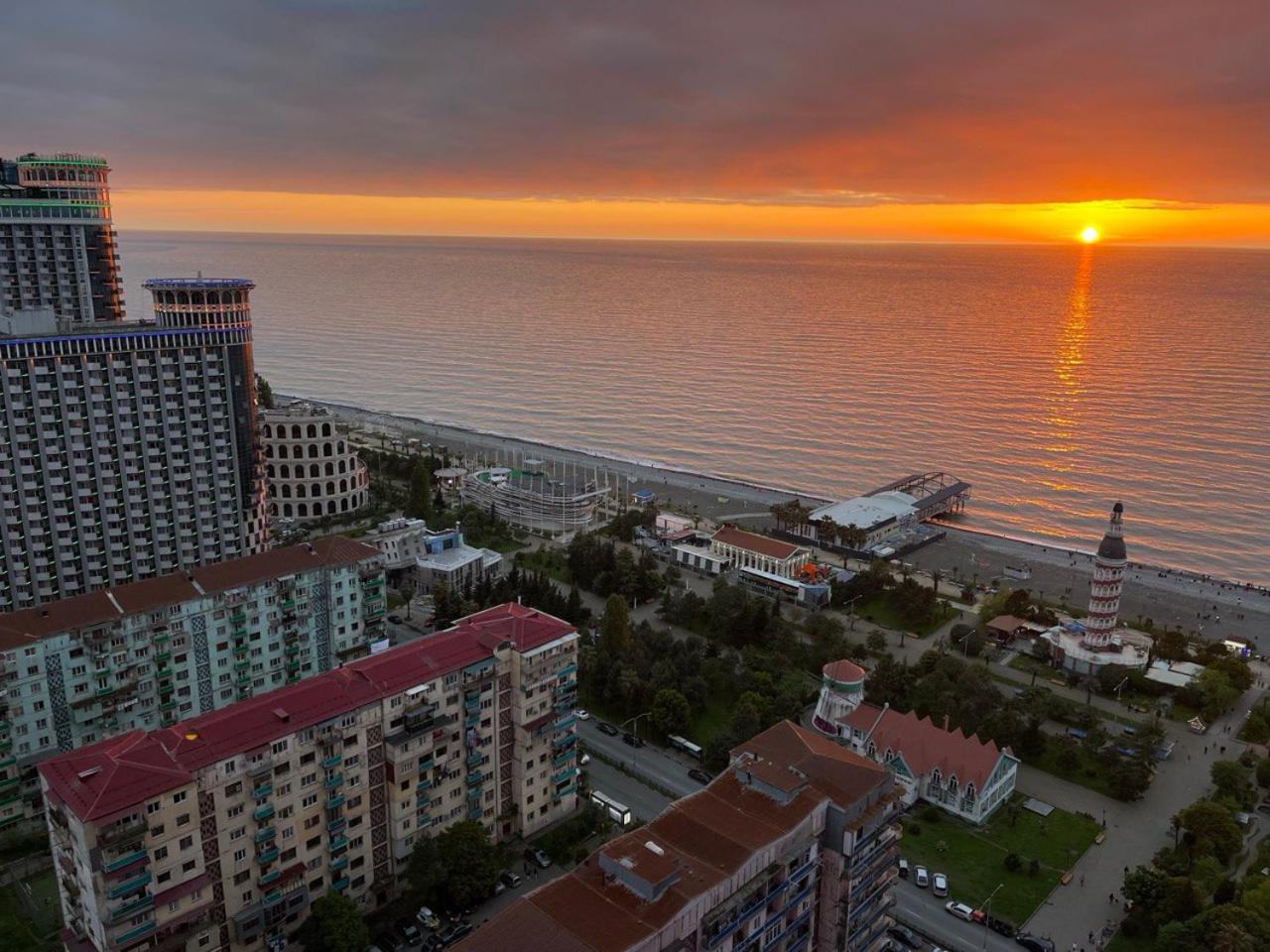 Orbi City Panorama Towers Hotel Batumi Bagian luar foto
