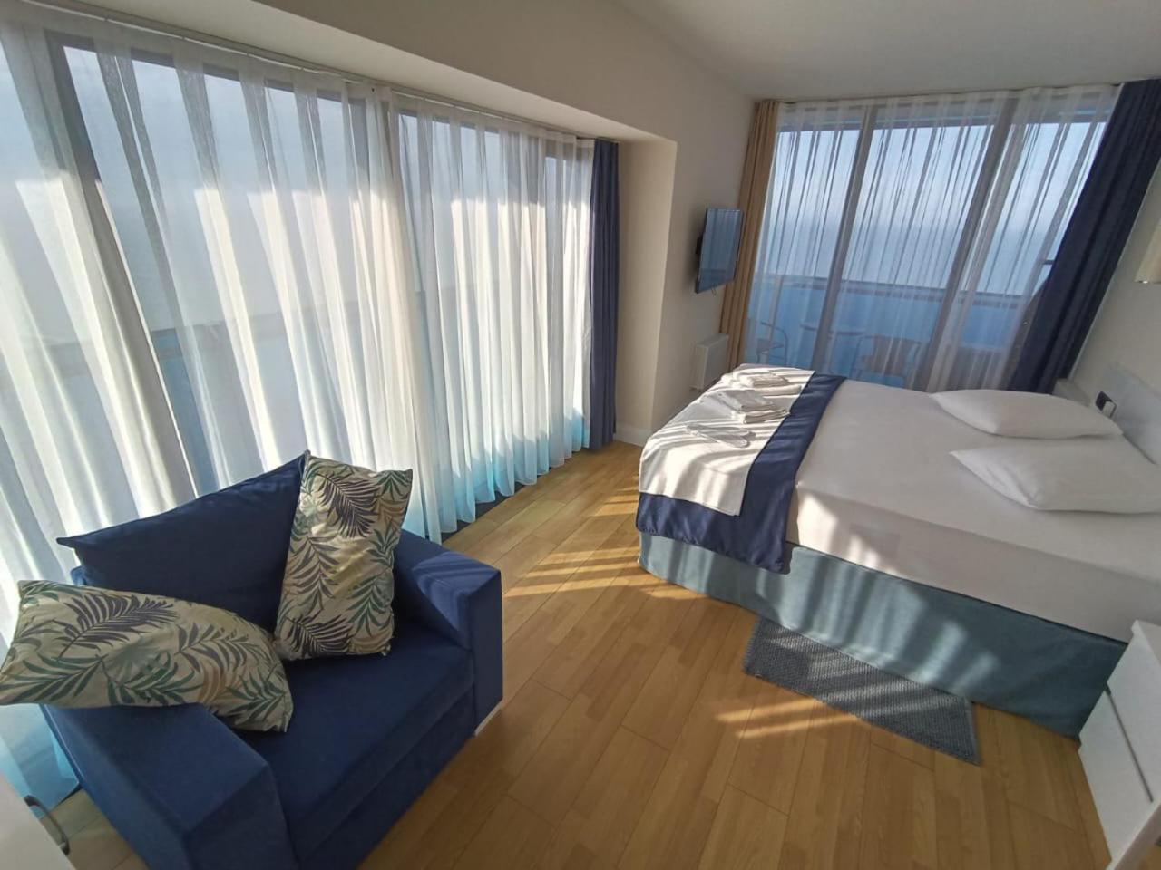 Orbi City Panorama Towers Hotel Batumi Bagian luar foto